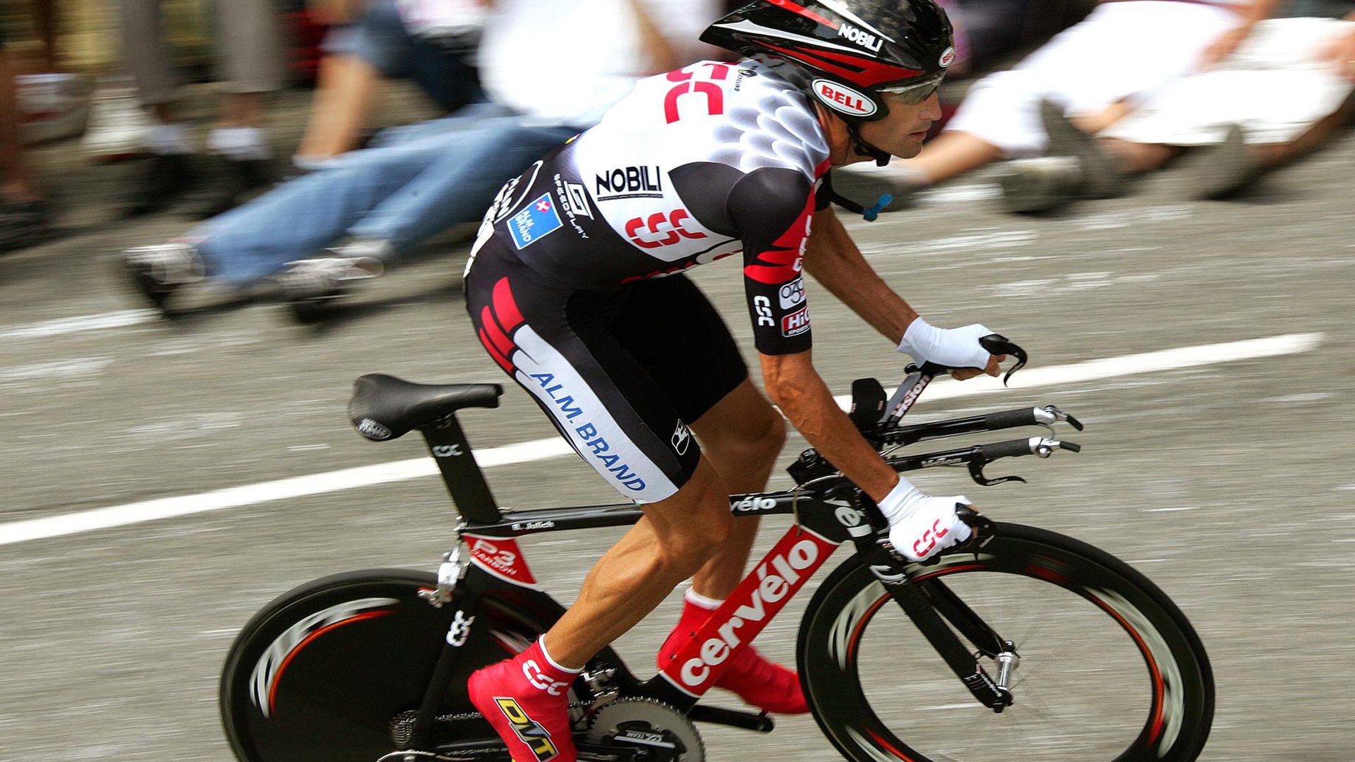 “武汉马拉松:赛道上的每一步都充满挑战”